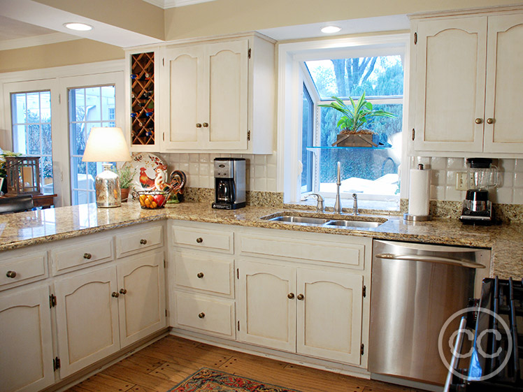 Kitchen painted with Classic Cupboards Paint. Visit www.classiccupboardspaint.com for more details.