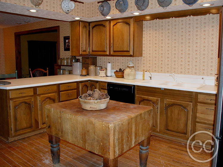 Kitchen painted with Classic Cupboards Paint. Visit www.classiccupboardspaint.com for more details.