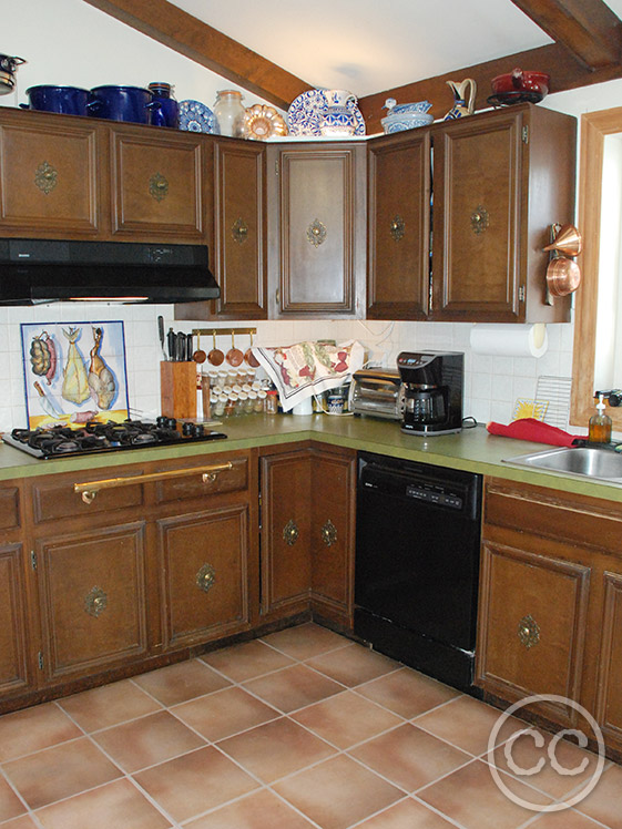 Kitchen painted with Classic Cupboards Paint. Visit www.classiccupboardspaint.com for more details.